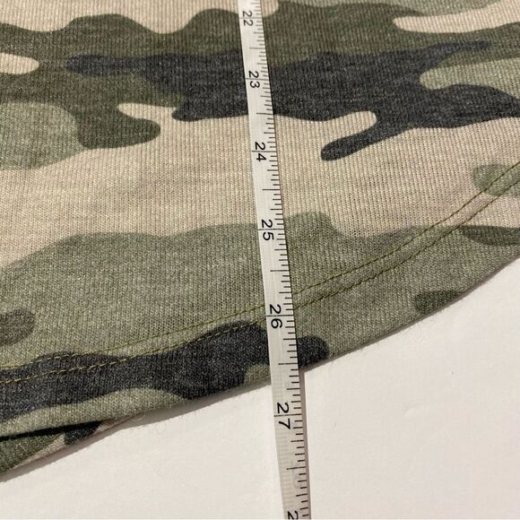 NWT Yelete Camo Long Sleeve Round Hem Keyhole Neckline Women's Size S - Picture 11 of 13